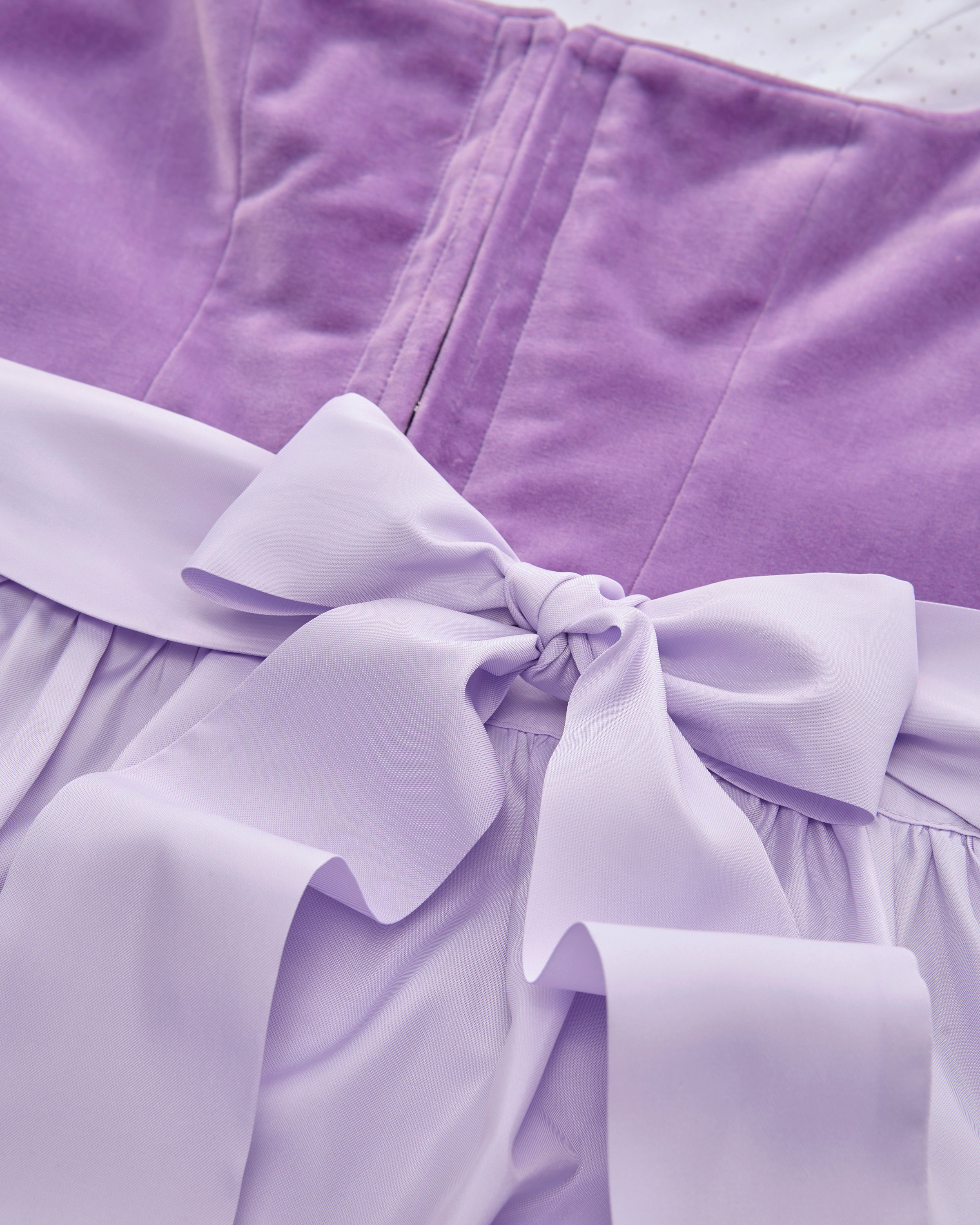 Midi-Wiesndirndl mit Schürze