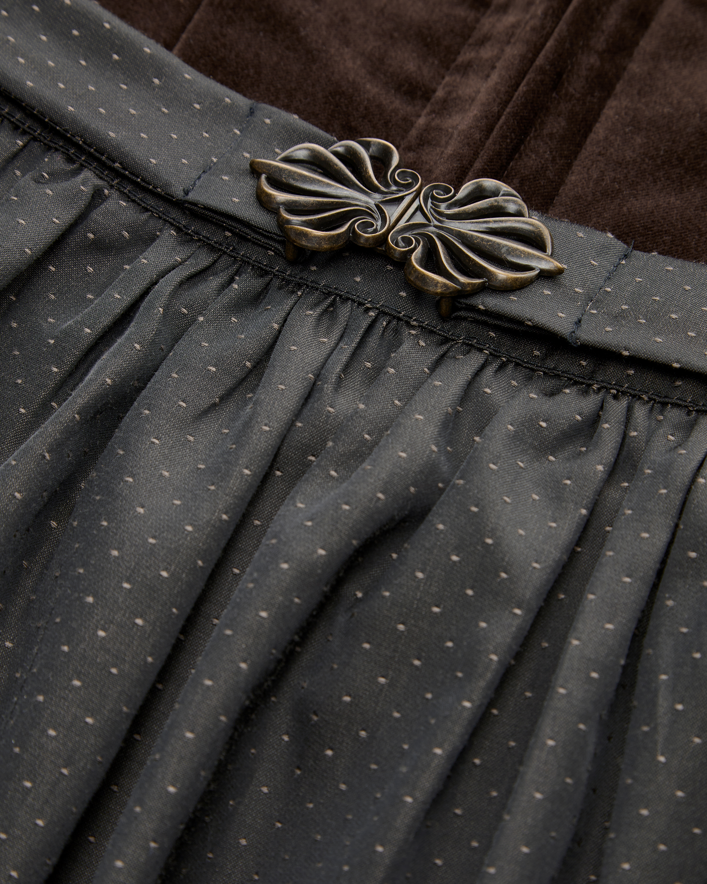 Lumi Dirndl lang mit Schürze 