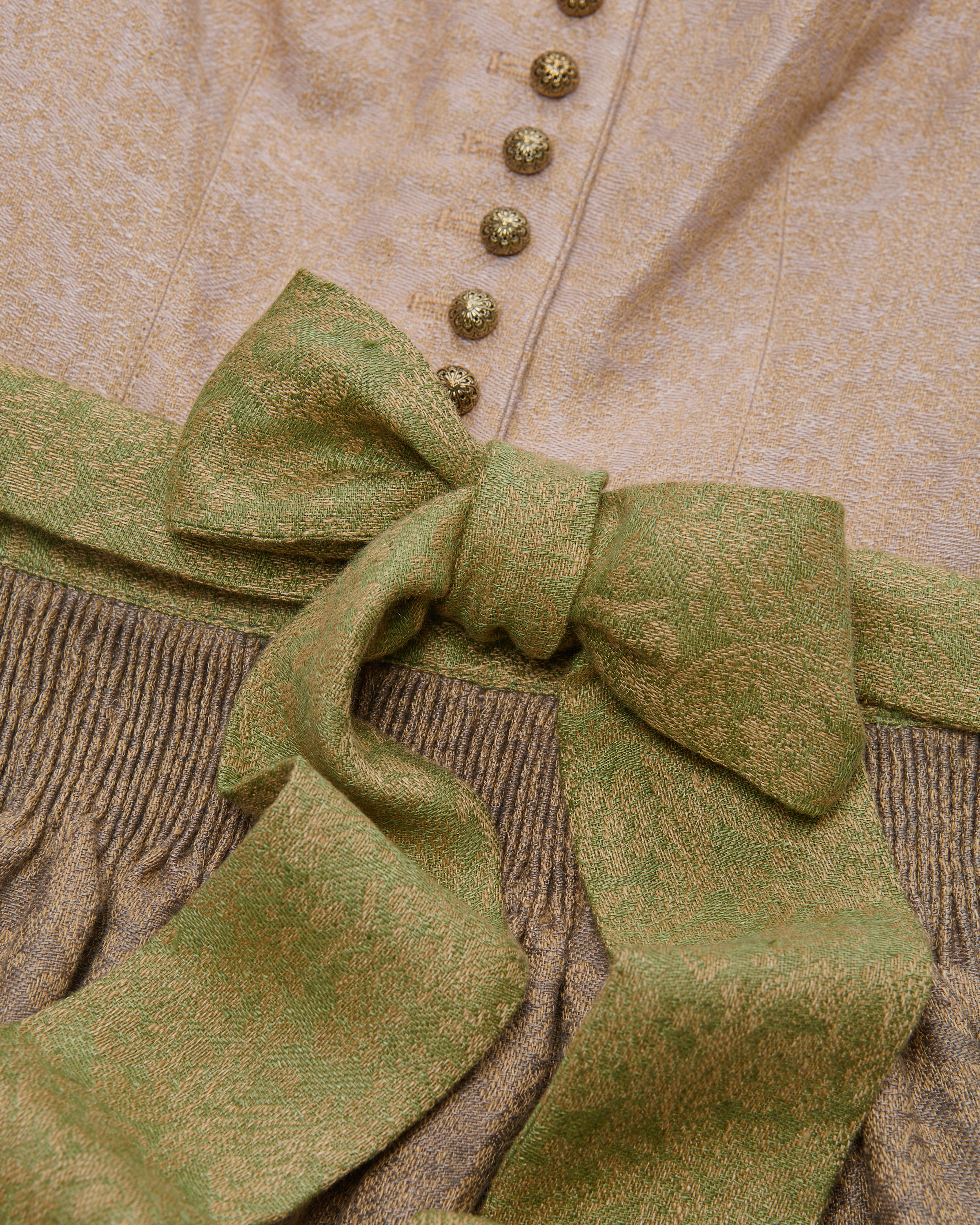 Monika Leinendirndl lang mit Schürze 