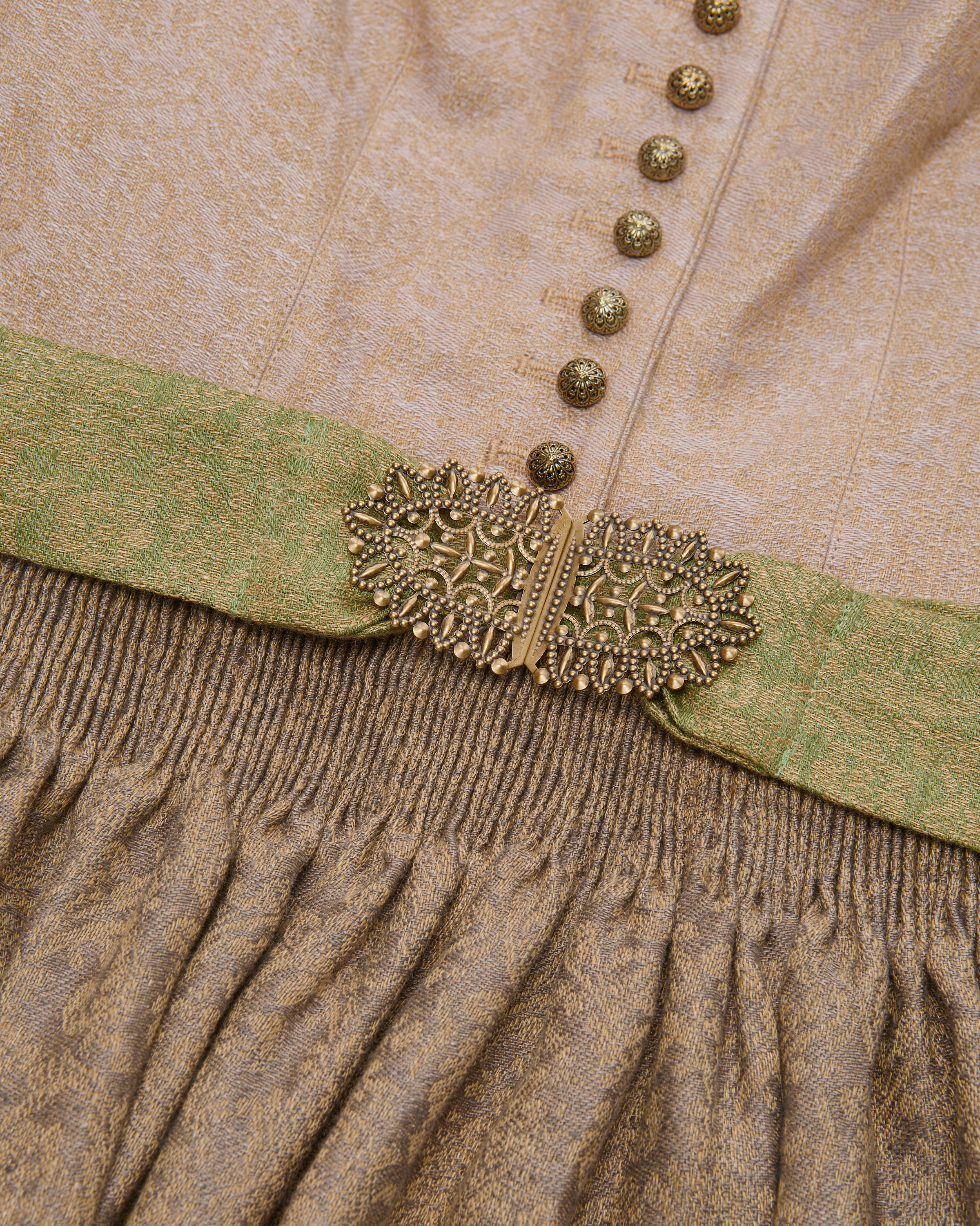 Monika Leinendirndl lang mit Schürze 