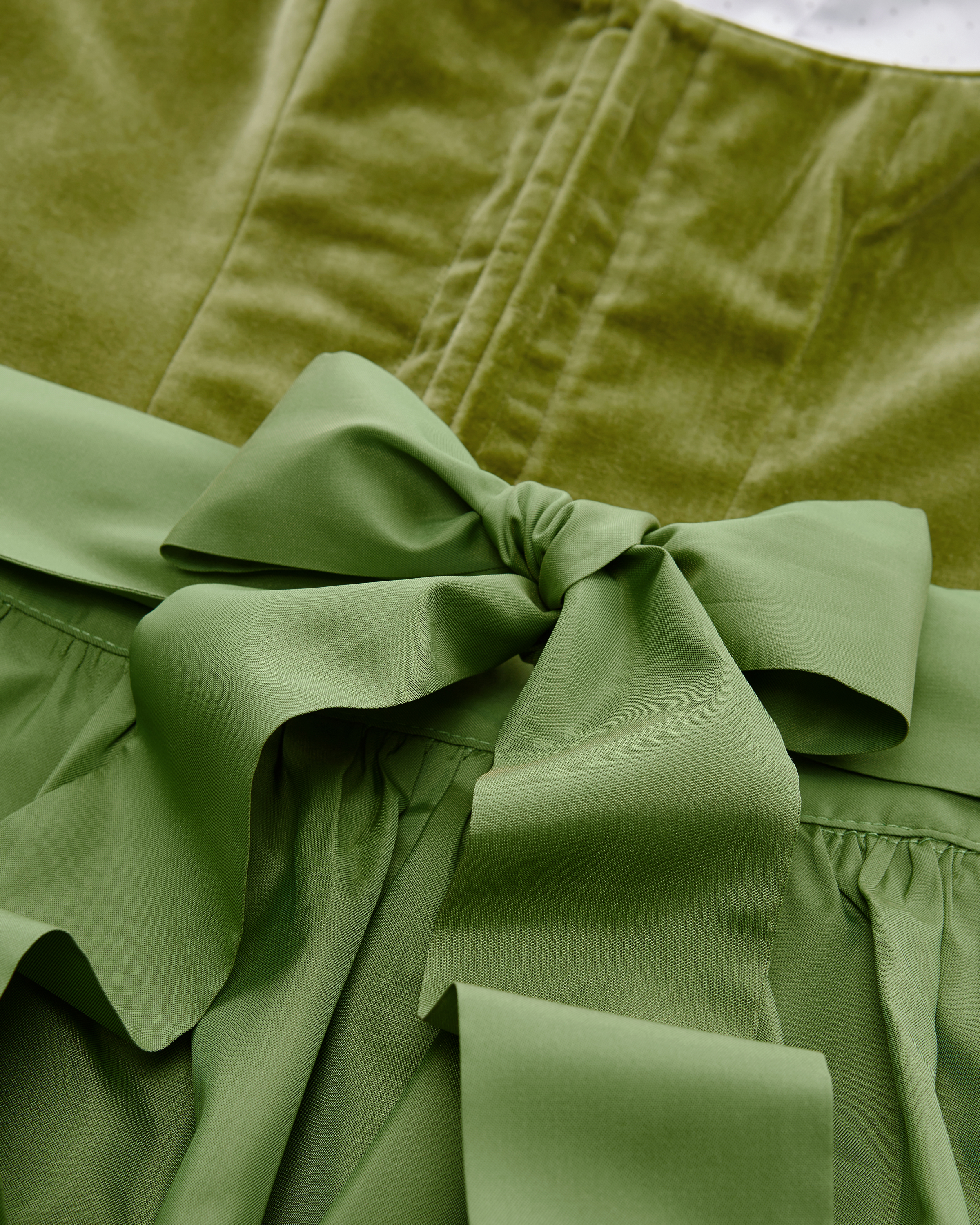 Midi-Wiesndirndl mit Schürze