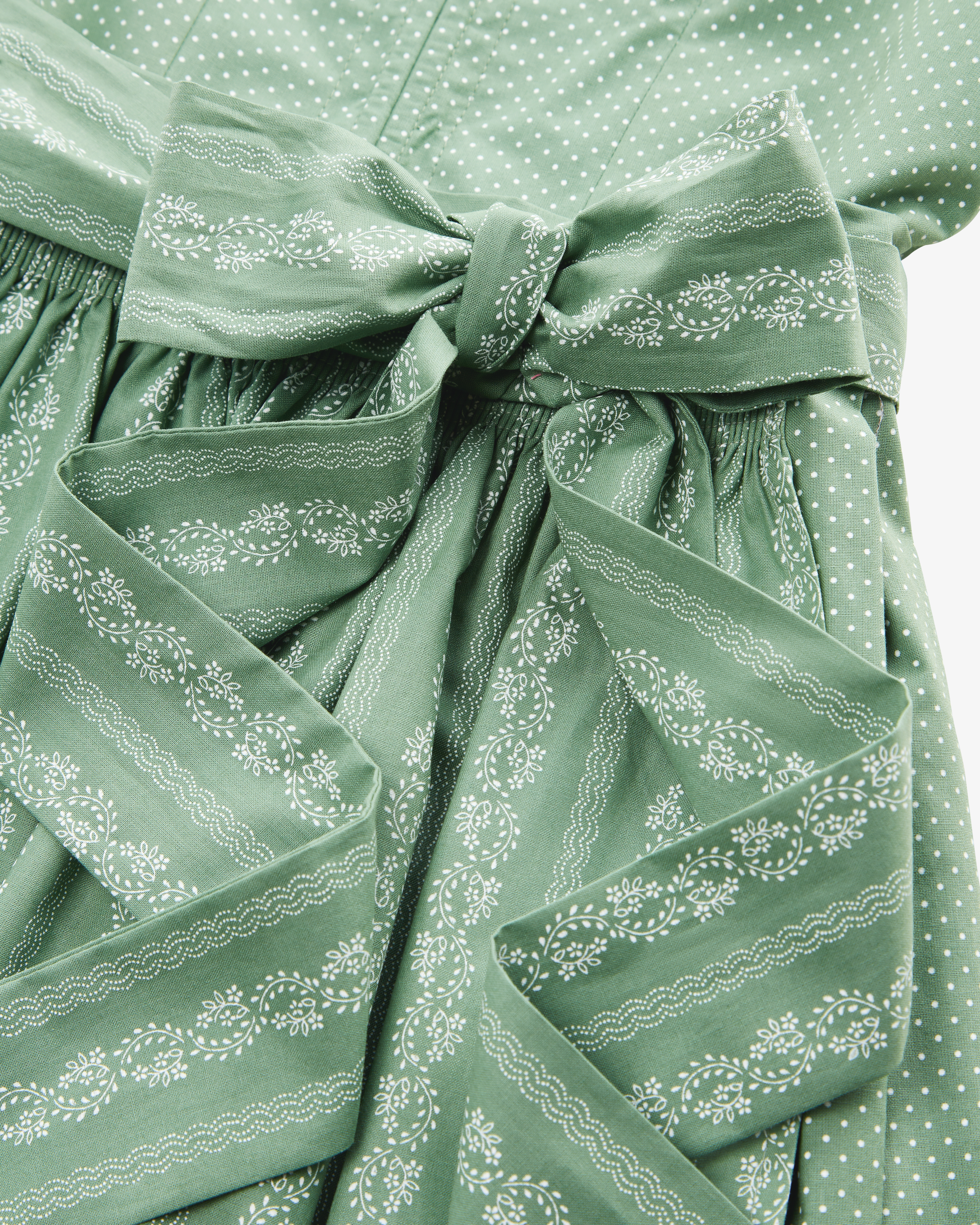 Wiesndirndl lang mit Schürze 